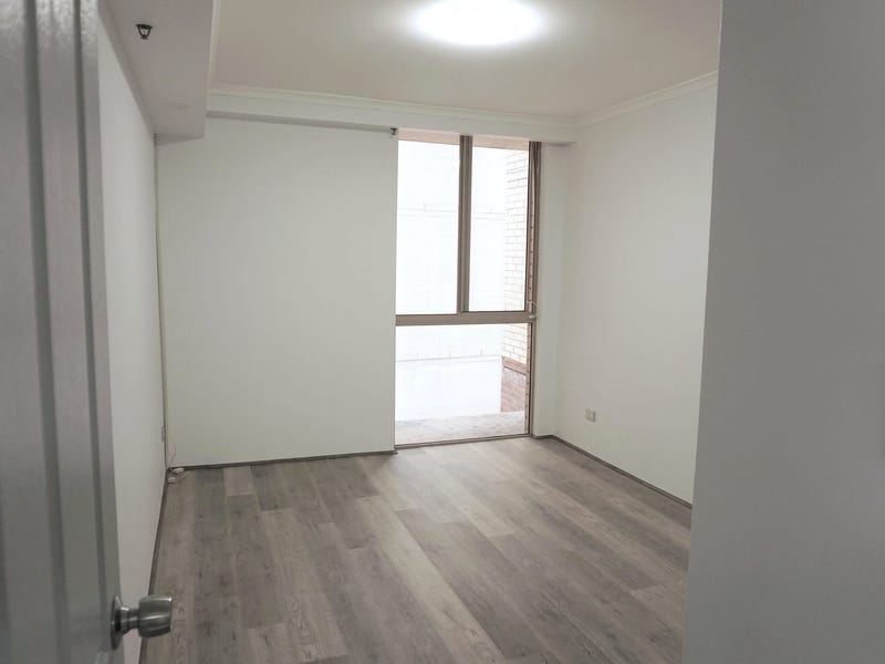 Large just renovated security apartment 5