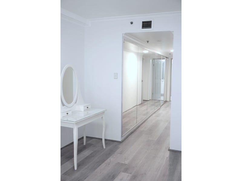 Large just renovated security apartment 8