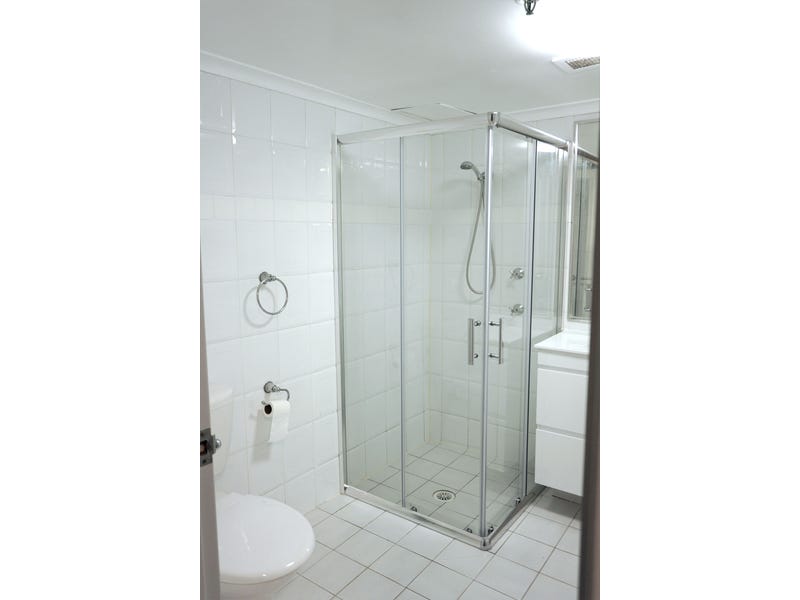 Large just renovated security apartment 9