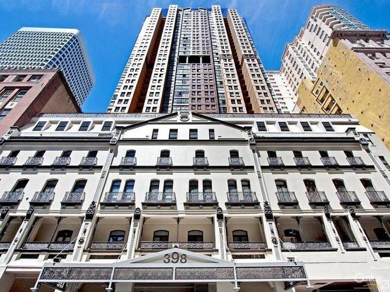 Large just renovated security apartment 11