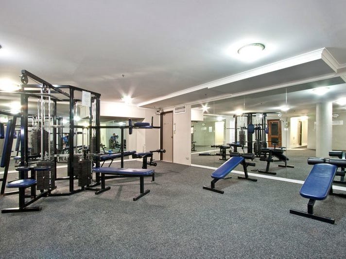 Large just renovated security apartment 12