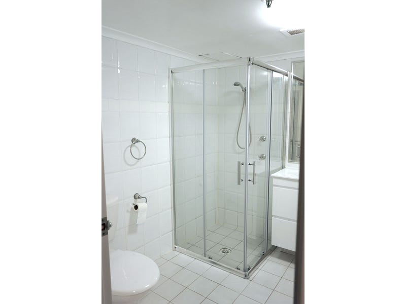 Large just renovated security apartment 13