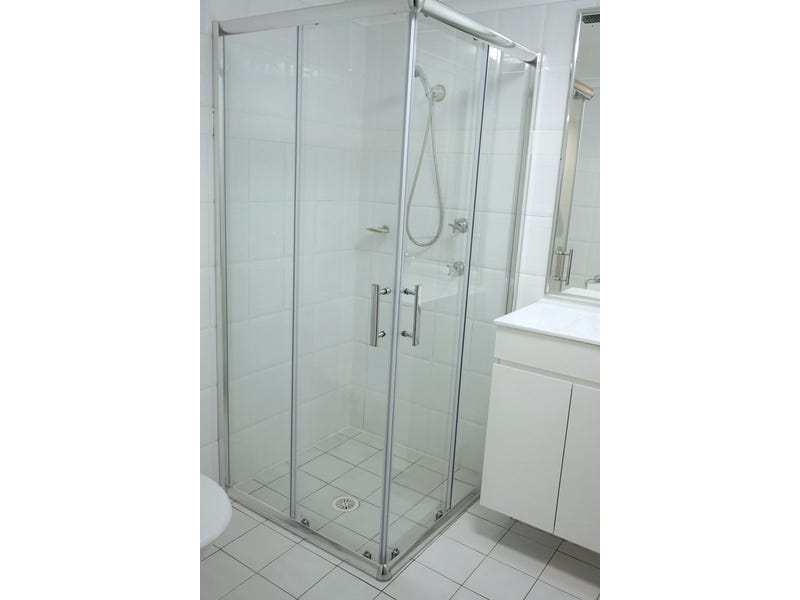Large just renovated security apartment 14