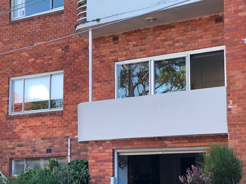SPACIOUS SUN DRENCHED UNIT WITH BALCONY