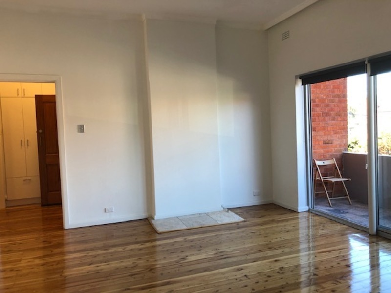 SPACIOUS SUN DRENCHED UNIT WITH 3