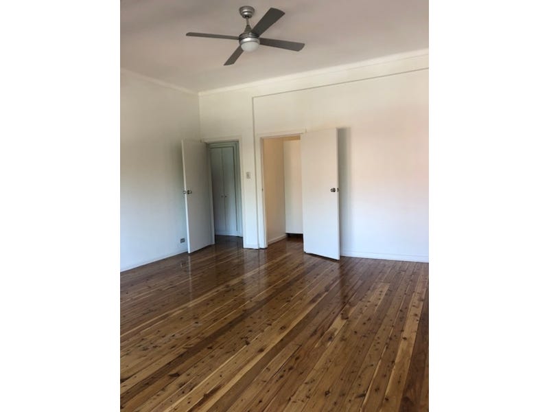 SPACIOUS SUN DRENCHED UNIT WITH 6