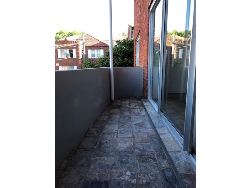 SPACIOUS SUN DRENCHED UNIT WITH 9