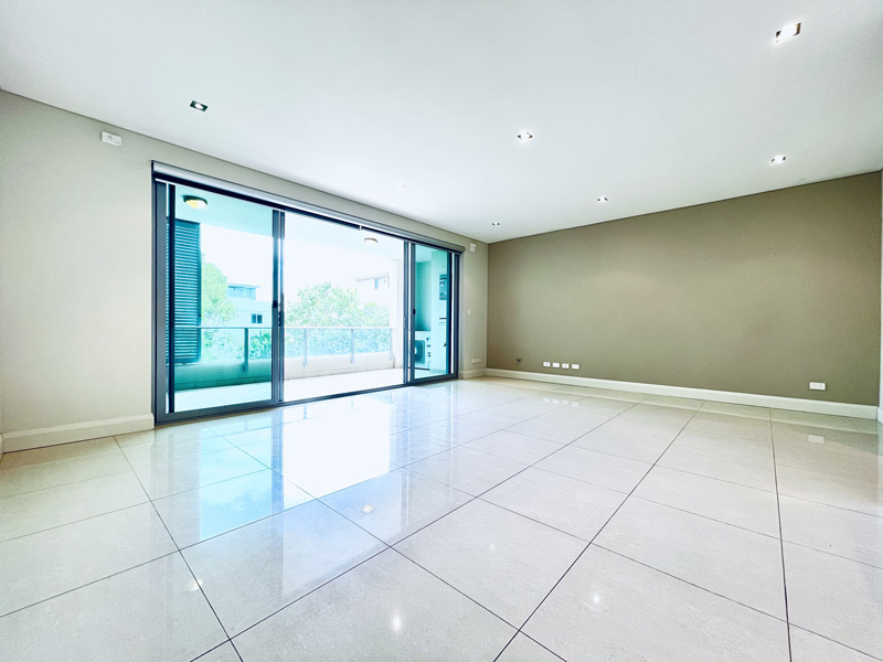 Spacious Executive Apartment near Lindfield 2