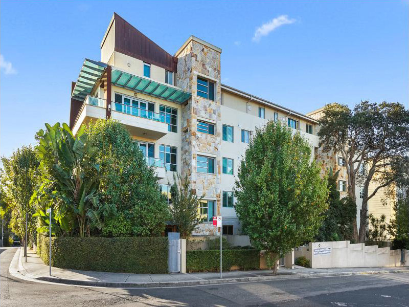 Spacious Executive Apartment near Lindfield 11