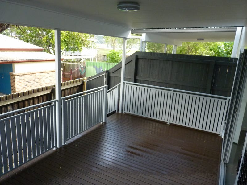 Beautiful townhouse, close to all 3