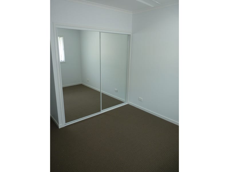 Beautiful townhouse, close to all 4