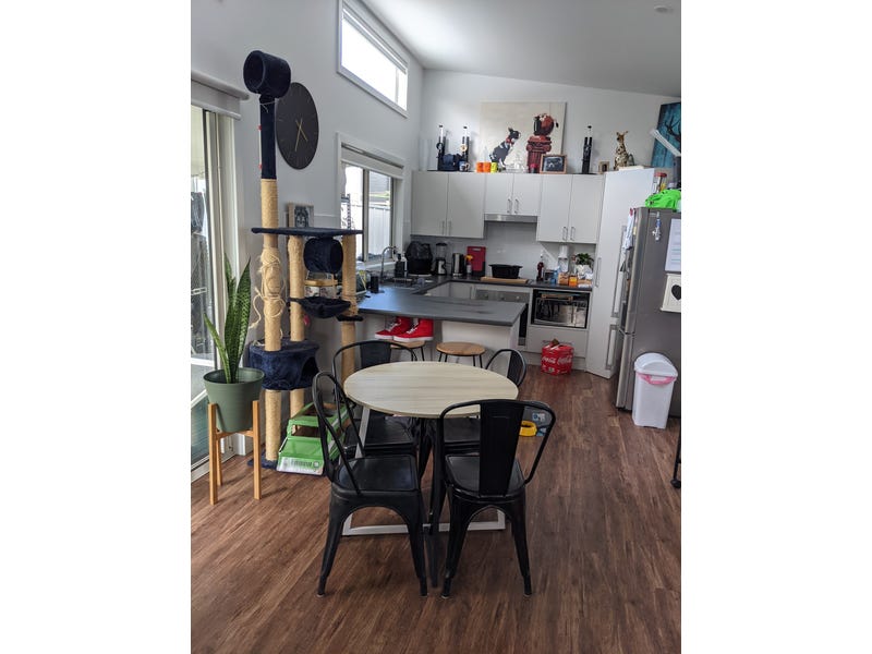 Almost new, cute cottage in 3