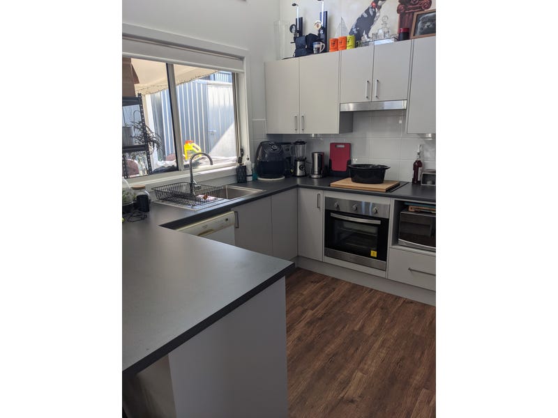 Almost new, cute cottage in 4