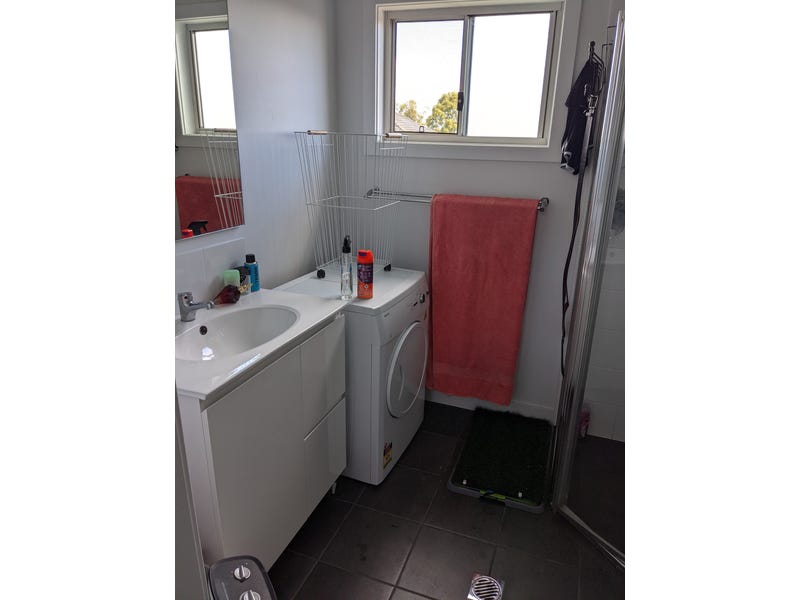 Almost new, cute cottage in 9