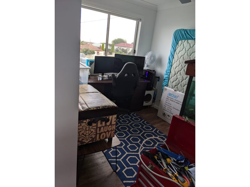 Almost new, cute cottage in 11
