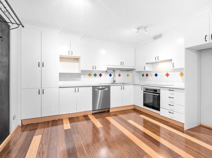 Renovated 2 bedroom apartment with 3