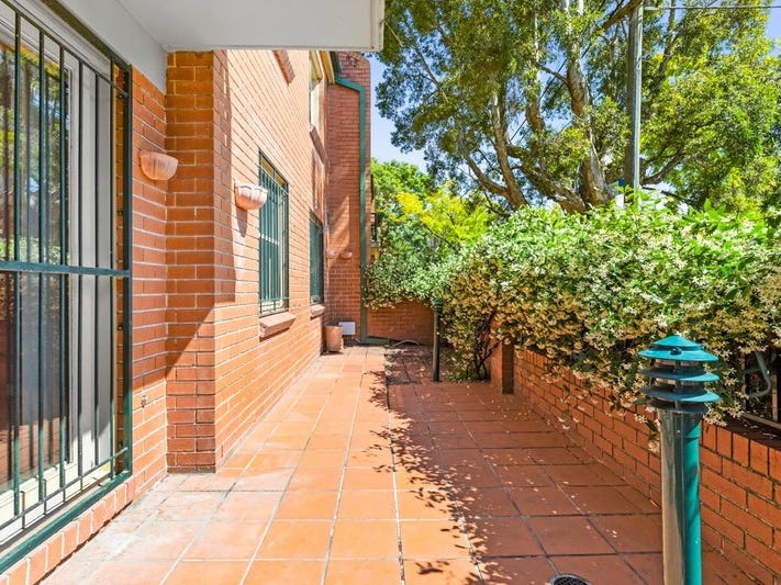 Renovated 2 bedroom apartment with 4