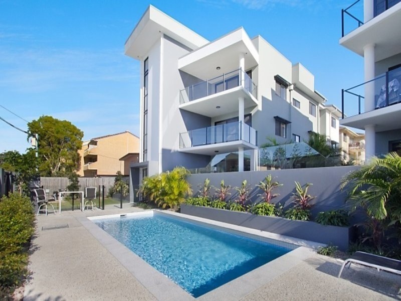 2 BEDROOM LUXURY APARTMENT WITH SMALL PET CONSIDERED