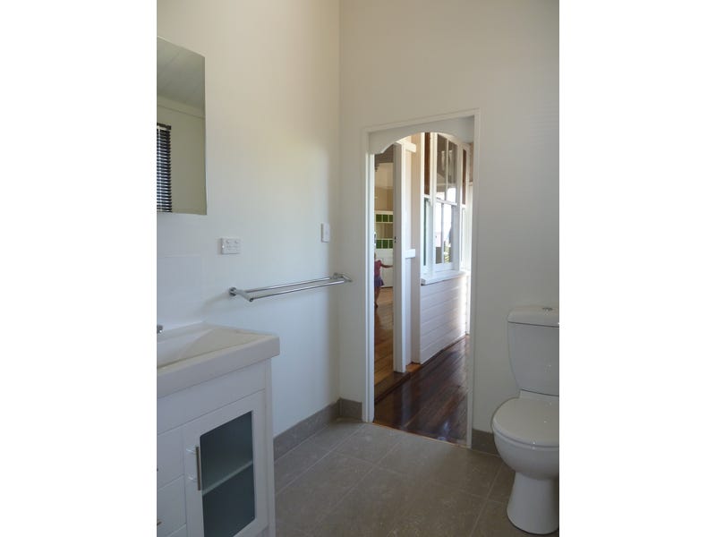Light and Airy Queenslander Home 4
