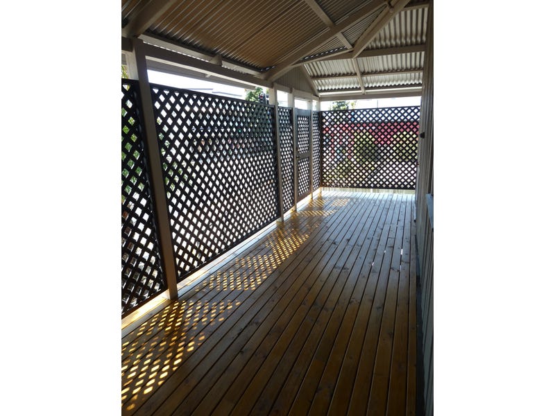 Light and Airy Queenslander Home 9