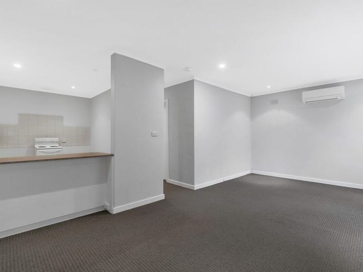 Well presented spacious duplex North 4