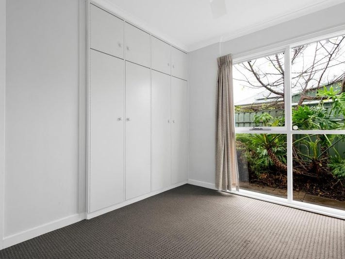 Well presented spacious duplex North 7