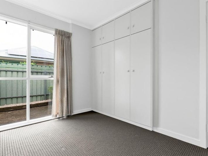 Well presented spacious duplex North 8