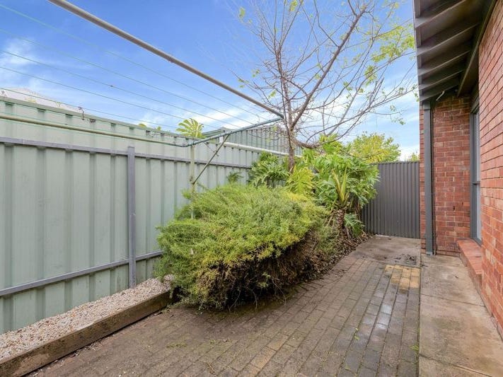 Well presented spacious duplex North 10