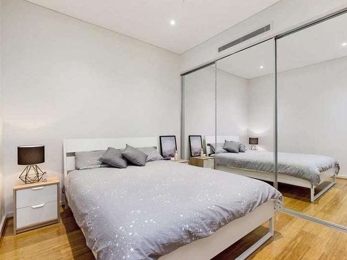 Stunning one bedder plus study 2
