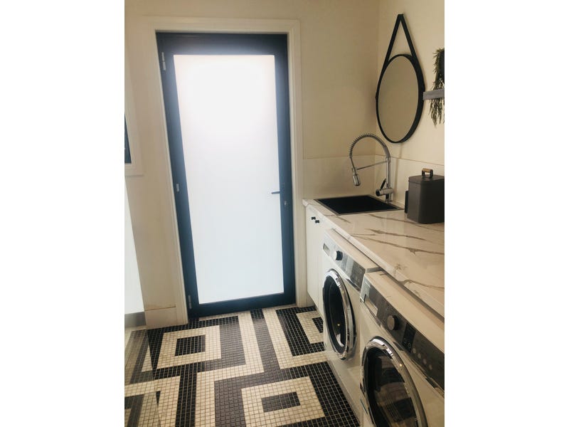 Newly Renovated 5 Bedroom 7