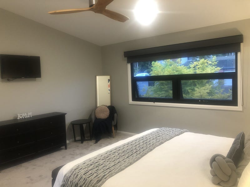 Newly Renovated 5 Bedroom 9