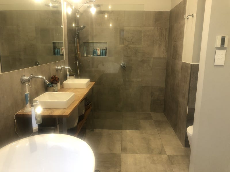Newly Renovated 5 Bedroom 11