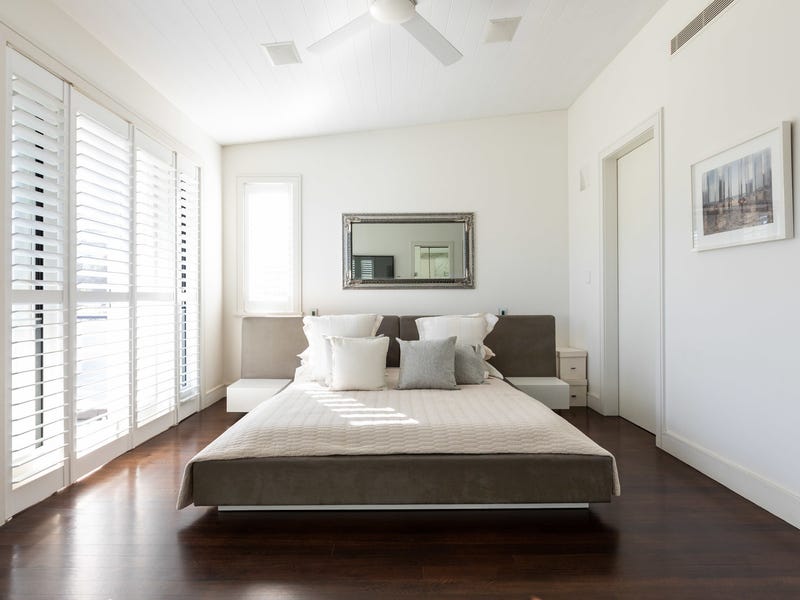 Furnished resort style house with 6