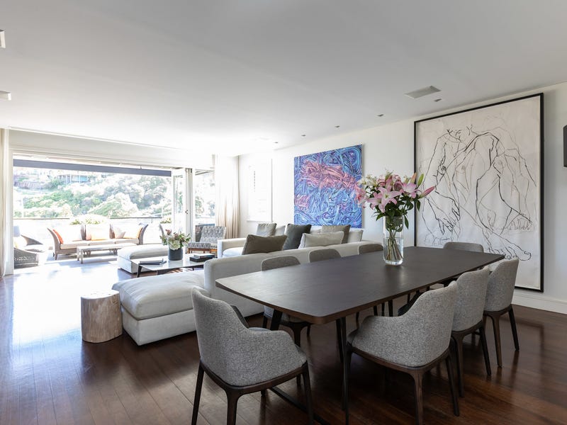 Furnished resort style house with 9