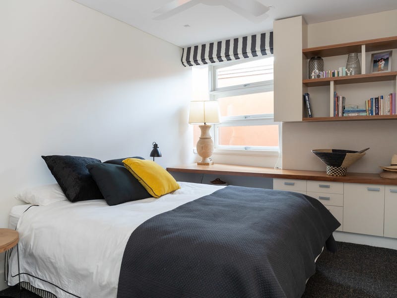 Furnished resort style house with 11