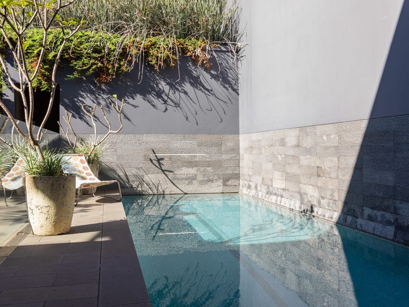Furnished resort style house with 12