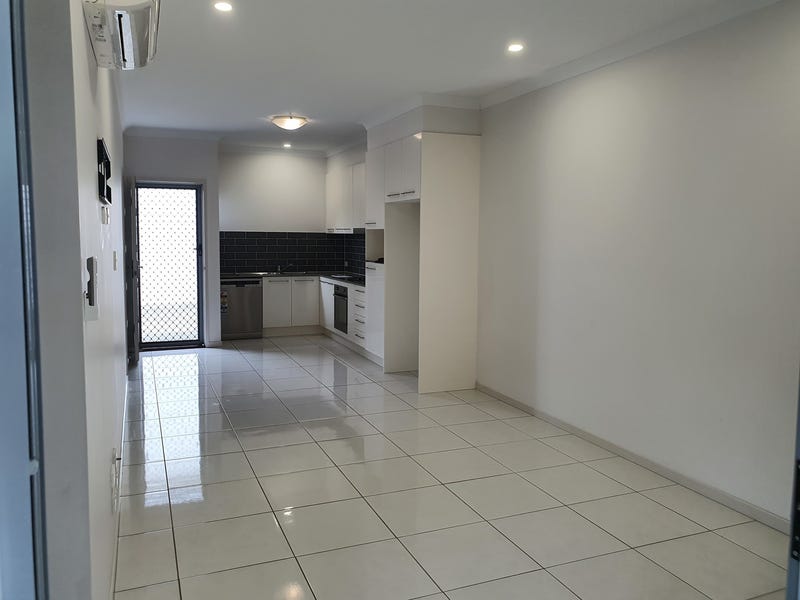 Beautiful townhouse, close to all conveniences