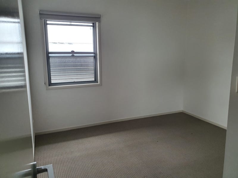 Beautiful townhouse, close to all 4