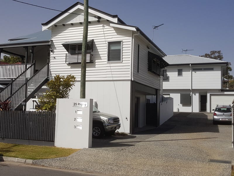 Beautiful townhouse, close to all 5