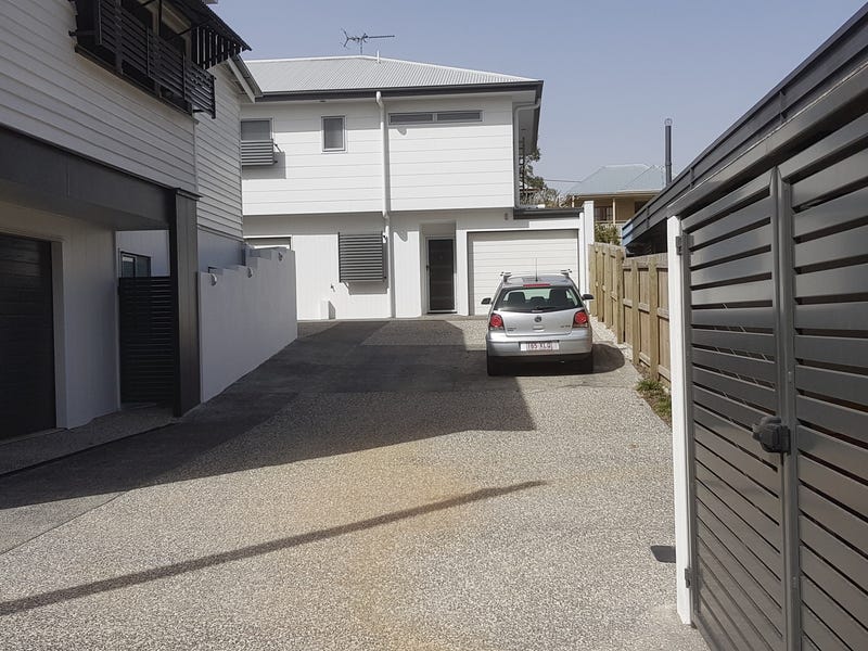 Beautiful townhouse, close to all 6