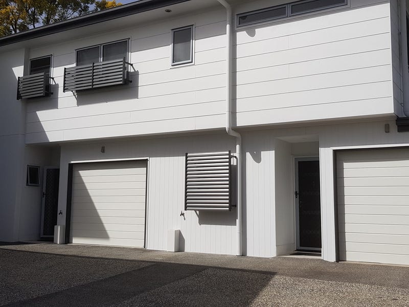 Beautiful townhouse, close to all 7