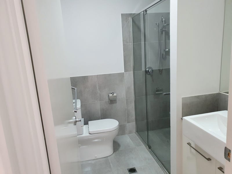 Beautiful townhouse, close to all 9