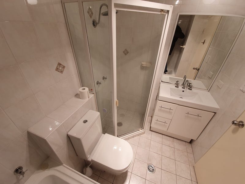 Space, privacy, convenience and bushland 11
