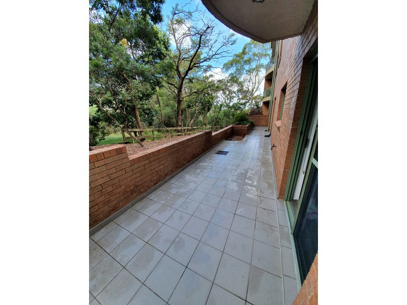 Space, privacy, convenience and bushland 12
