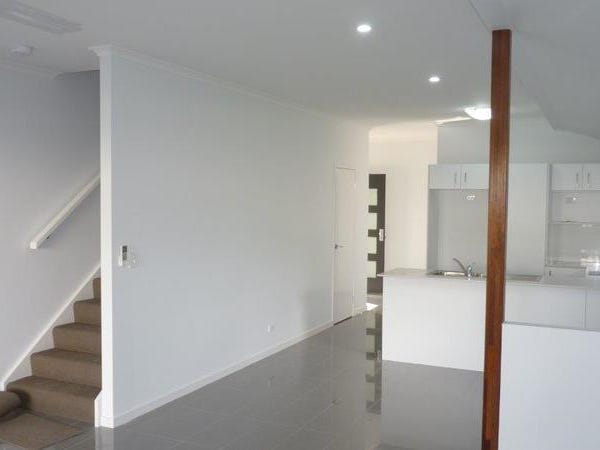 Beautiful townhouse, close to all conveniences