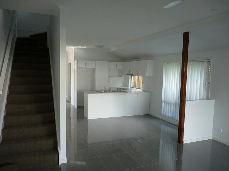 Beautiful townhouse, close to all 6