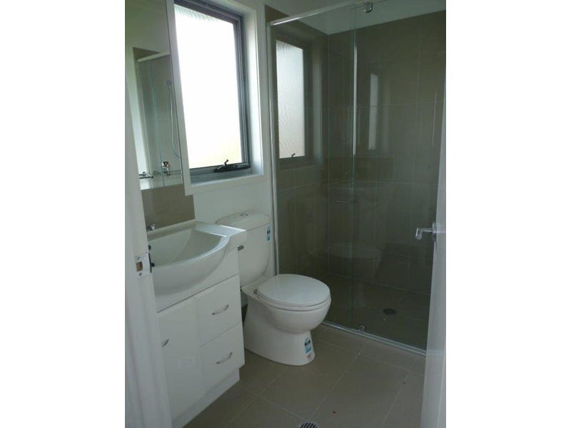 Beautiful townhouse, close to all 9