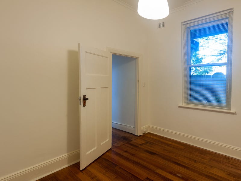 Large Art Deco Apartment 5