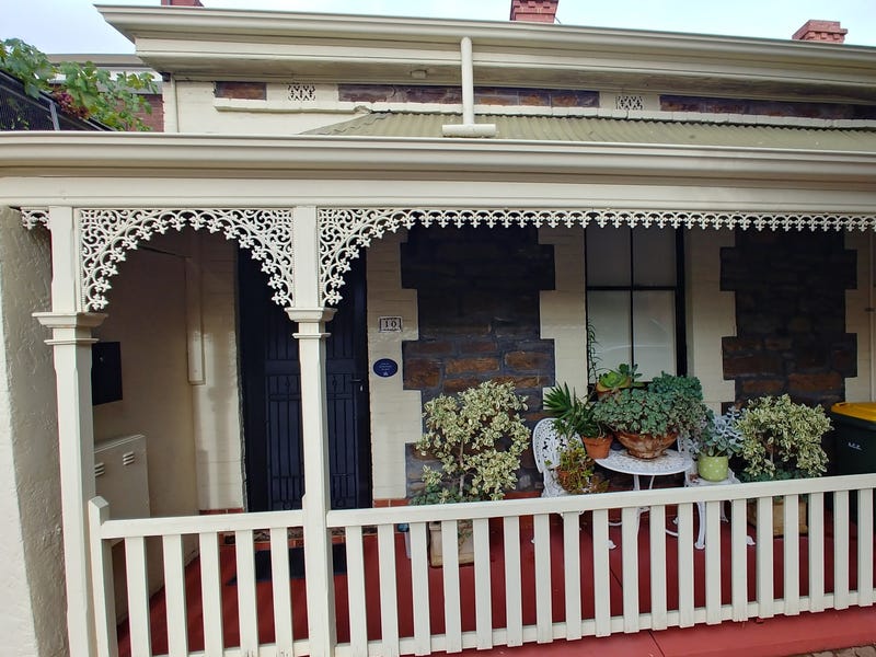 When new meets old. Stunning Cottage in the heart of the city
