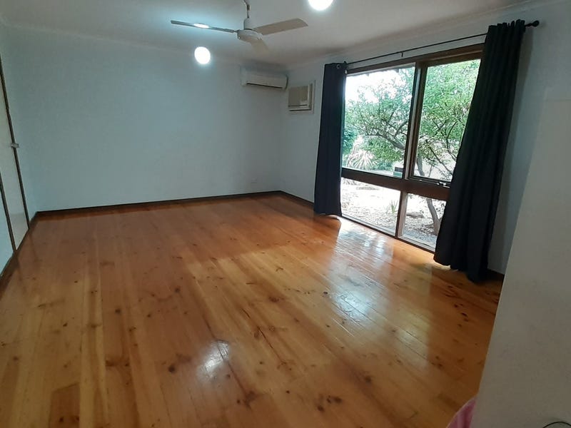 24 Diana Crescent